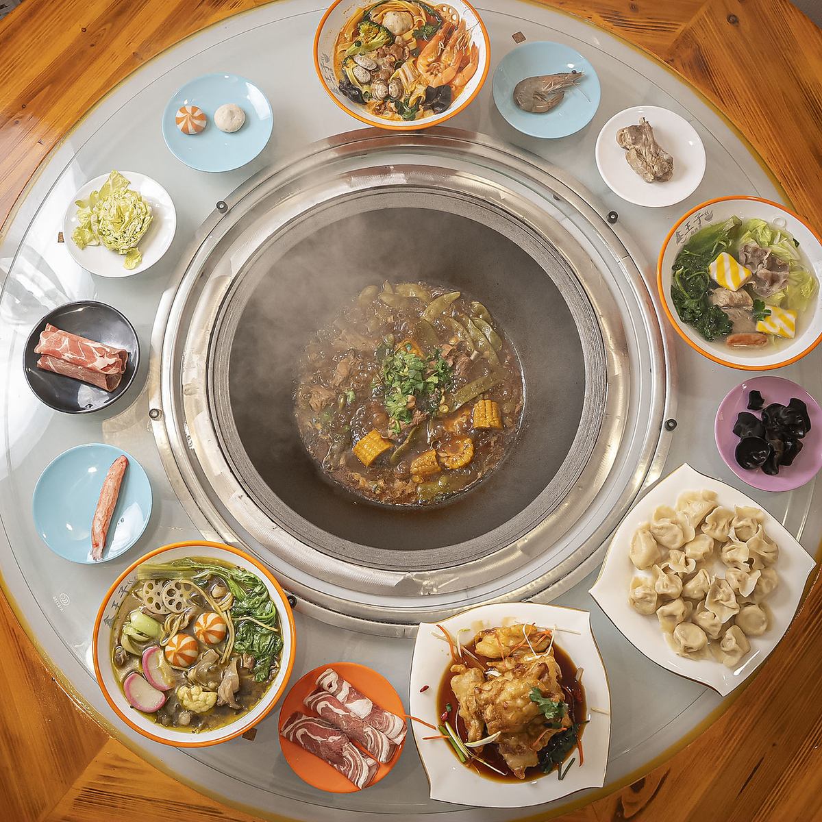 円卓で囲む中華料理は集まりに最適です◎
