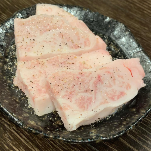 【看板メニュー】白ホルモン4種盛り合わせ