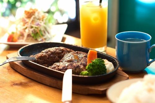 人気の自家製ハンバーグ