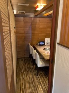 Private room seating for 6 people.If you open the door, private room for up to 12 people ♪