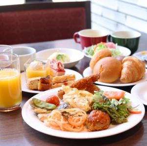 ランチビュッフェ /  LUNCH BUFFET