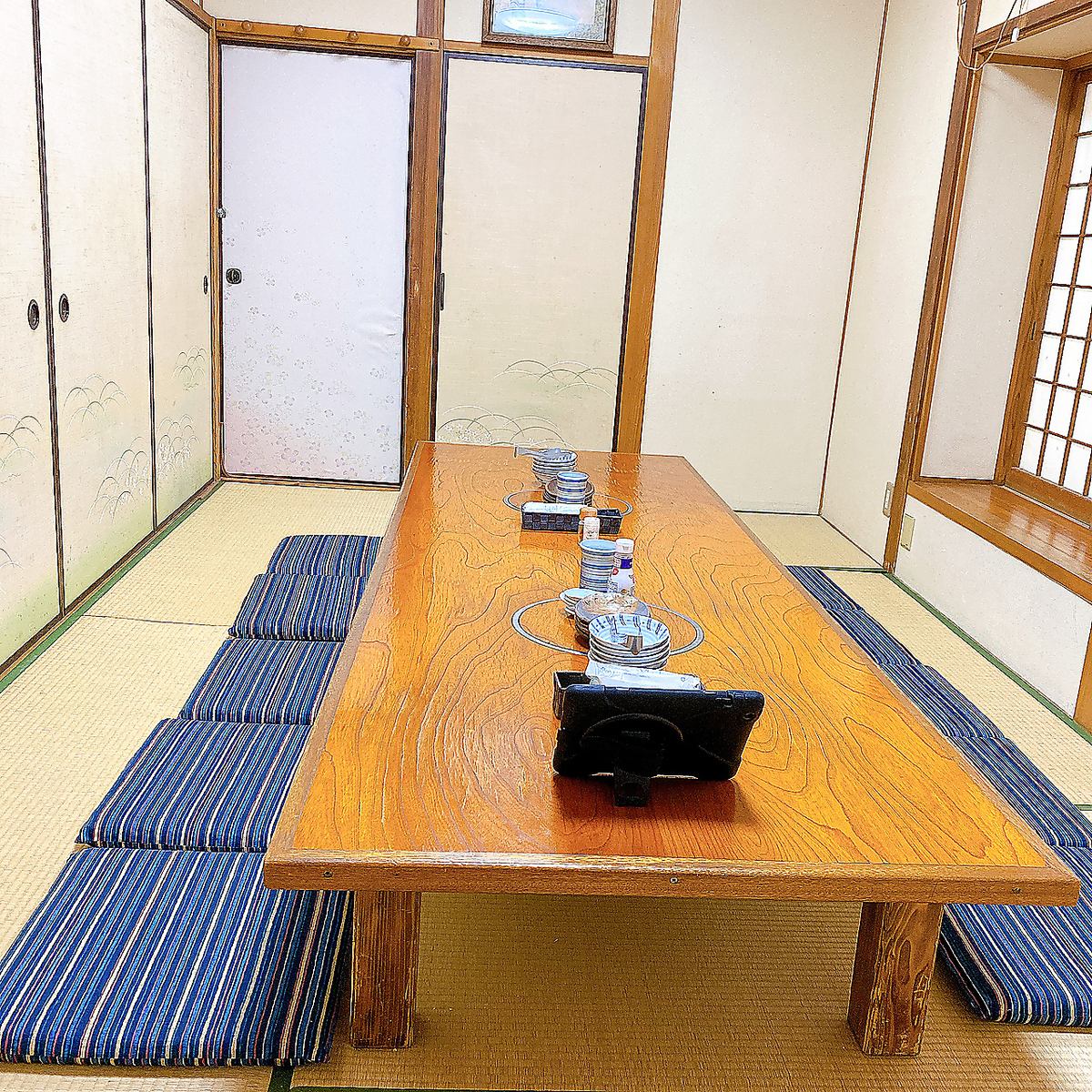 We have a private room with a tatami room that is popular for girls-only gatherings and banquets.