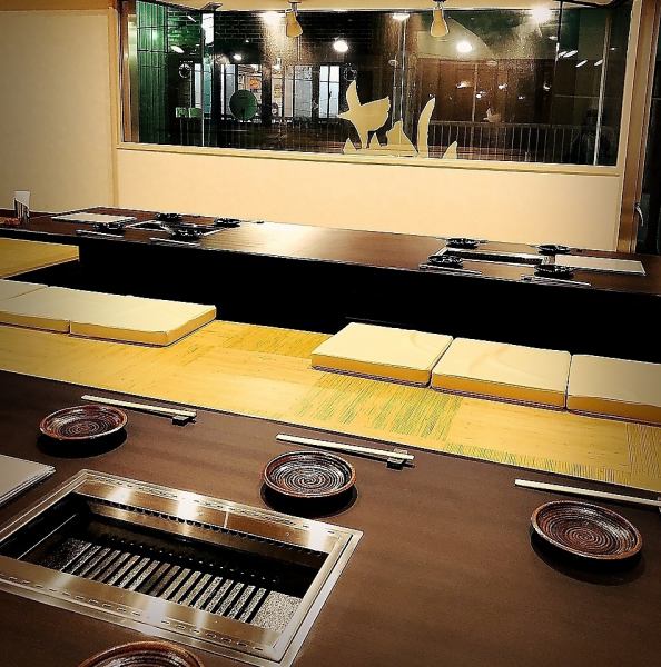 団体様でご利用いただける宴会個室。13名様以上より貸切ご予約承ります。忘年会、新年会に落ち着いた空間で当店の最上の山形牛をご堪能ください。