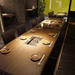 家族や友人、会社での打上げ様々なシーンでご利用できるテーブル席