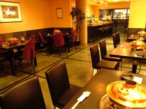 <p>雰囲気抜群の店内は38名まで収容OK☆貸切は30名から承ります♪</p>