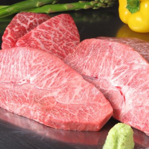 Enjoy the steak at the most delicious moment with a new sense of self-teppanyaki meat style that luxuriously eats the prefecture brand beef "Wao"