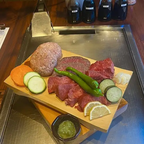 【仅限九月】全新熊肉盛宴套餐(约250克)【5道菜+畅饮】原价9000日元,现价仅需7000日元