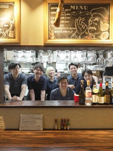 いつもご来店誠にありがとうございます。
イタリアンバル【ロッシュマーノ】です。
２０２５年ももう終わりますね！
皆さんはどのような一年でしたでしょうか？

本日１２月２０日（土曜日）
お席が大変混み合っております。
１５時から２１時半までは、終日満席となっておりました。
２１時半より、お席のご案内が可能となります。
本日は、ラストオーダーを２４時　close２５時となります。

２４日から２７日のクリスマスのご予約は、お時間のご移動をお願いしております。
お時間次第では、まだご案内が可能となります。
スタッフ一同お客様のご来店を心よりお待ちしております。