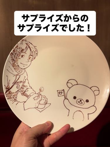 お店をオープンして１０年、たくさんのプレートを描かせていただき、初めはハッピーバースデーの文字しか描けませんでしたが、少しずついろいろなプレートを描けるようになってきました！
まだまだ成長できるように日々精進します！
軽く10,000枚は描かせてもらっているような！
嬉しいです！