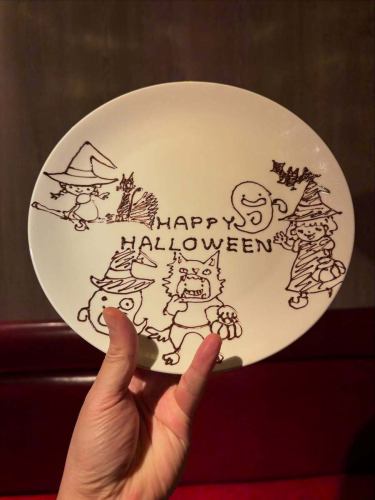 甜點拼盤只能透過 Roshmano 的 Instagram 私訊訂購。
請關注@rochemano2015並給我們私訊，我們將為您提供更多詳情。