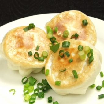 3 gomoku spring rolls / 3 grilled meat buns / 6 boiled gyoza dumplings