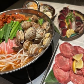 [Banquet course with 2 hours all-you-can-drink] 12 dishes including bonito grilled on straw, beef tongue grilled on straw, and your choice of hot pot ★ 5,980 yen