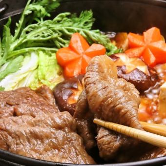 [Banquets and parties] Wagyu beef sukiyaki course with all-you-can-drink for 4,980 yen. Popular sukiyaki course with 8 dishes and all-you-can-drink.