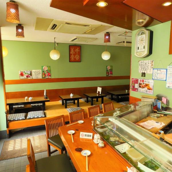 There are 8 counters in the store, 20 seats in the small rising seats, 1 room with accommodating up to 8 people.Katsuzaki seats are partly moat and combinations are free.Banquets from 2 people to a maximum of 20 people are possible.We can respond flexibly to workplace banquets, welcome farewell party and regional gatherings, celebrations and religious affairs of family and relatives.Please feel free to contact us.