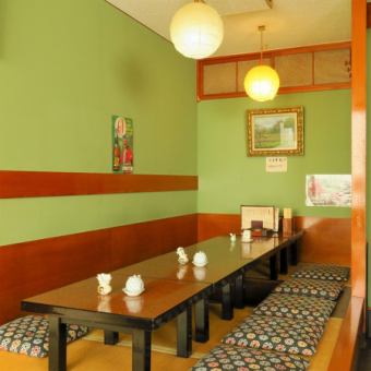 There are 3 tables.Each can be combined and banquets for up to 20 people are possible.Some of them are dug out so you can relax.It can be used for banquets at business, farewell parties, reunions and local gatherings.When making a reservation, please request a Japanese-style seat.
