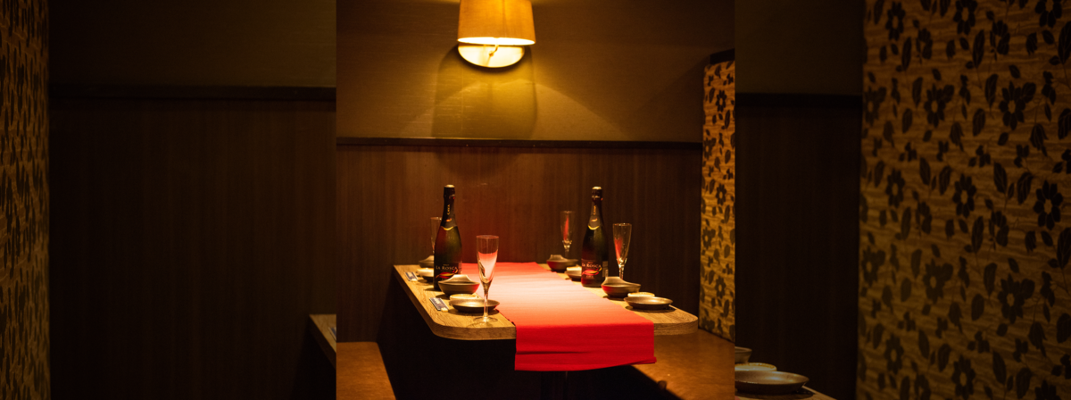 Private table rooms can accommodate 2 to 6 people.