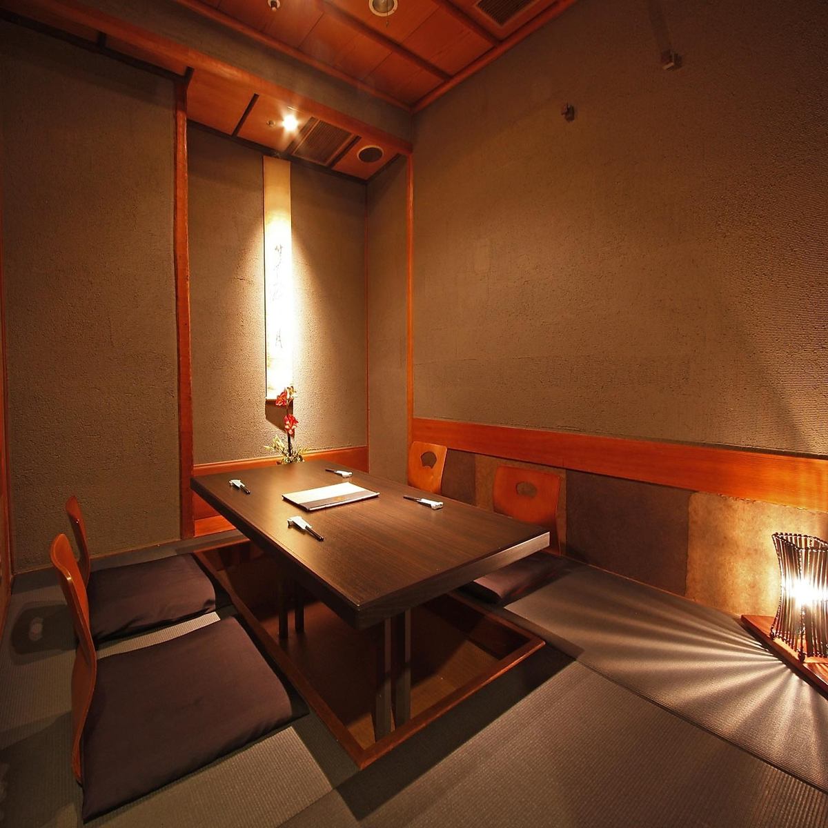 一个重要的用餐聚会是“成人轻松的日式房间”和“特色菜”