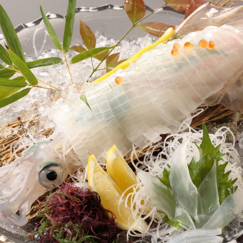 您還可以享用包含活魷魚和內臟火鍋的午餐。