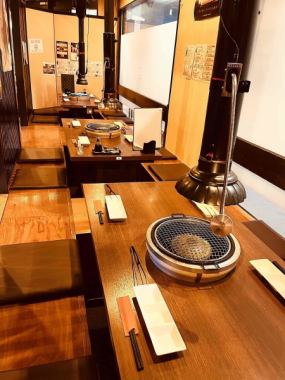 [Can accommodate up to 12 people] The seats are sunken kotatsu seats, so you can stretch out your legs and it's comfortable. It can seat up to 14 people, so it's perfect for the upcoming banquet season! Please enjoy your precious time with your loved ones and friends over delicious Yakiniku.We are now accepting reservations for various banquets.Please feel free to contact us even if you have more than 12 people.