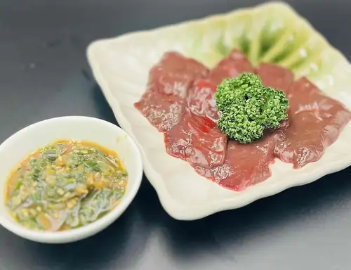 Beef liver with chives sauce