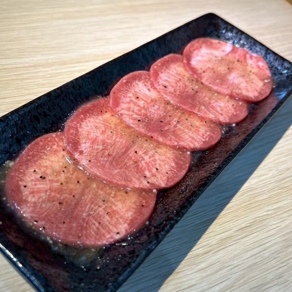 【お酒のお供にも！】一口食べればヤミツキになる自慢の一皿◆上牛タン　1408円（税込）