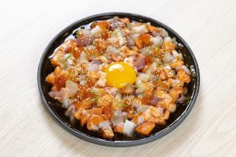 海鮮こぼれユッケ