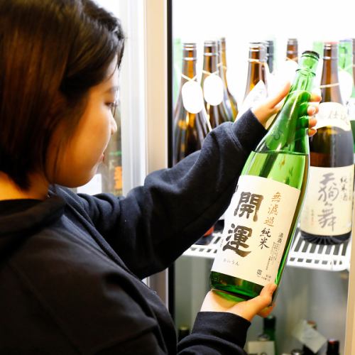 About 50 kinds of carefully selected local sake by yourself
