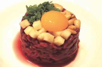 Horse meat tataki with garlic ponzu sauce