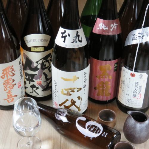 全国各地から取り寄せた本格的な日本酒の数々。