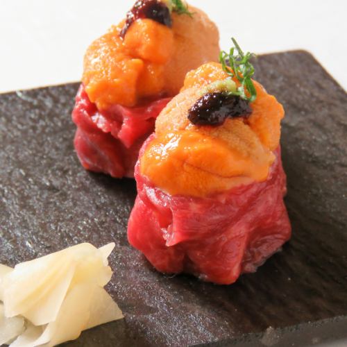 Raw sea urchin warship with marbled horse meat (consistent)