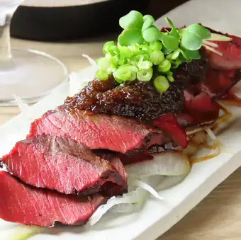 えぞ鹿肉のたたき ~たまねぎソース~