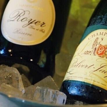 厳選ワイン常時10種以上!