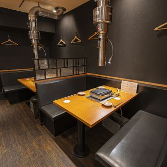 4名様掛けテーブル×2席