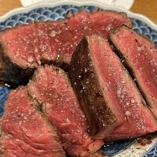 精肉店様よりその日1番の牛で焼肉を◎名物!ヒレステーキ