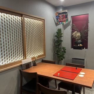 【4名様掛けテーブル席】厳選して仕入れた食材でご用意する季節のコース料理を、ぜひ皆さまでご賞味ください。