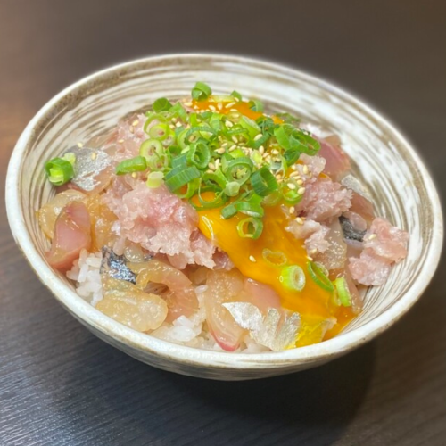 小さな海鮮ネギトロ丼