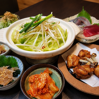 【牛もつ鍋とチューリップ唐揚げコース!!】+2.5時間飲み放題付き!4800円