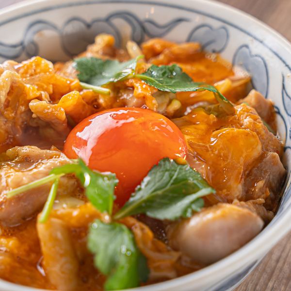 《午餐人氣◎味道溫和♪》炭烤親子丼（附味噌湯）1000日圓（含稅）