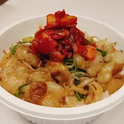 ホルモンキムチ乗せ丼