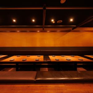 We can accommodate private parties of up to 100 people! Perfect for large group gatherings, company parties, farewell and welcome parties, reunions, after-parties, and more! Enjoy a relaxed yet spacious atmosphere for your party!