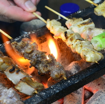 炭火香る！地鶏焼き鳥で一杯♪