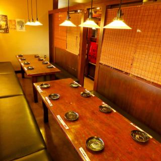 【テーブル半個室席】12名～16名様までの半個室席。テーブル席なので気軽に使えて、会社宴会や仲間内での集まり、歓送迎会などにおすすめです♪