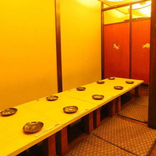 【掘りごたつ半個室席】仕切りがあるので、周りを気にせず楽しめます！足をのばしてくつろげるのも、掘りごたつの嬉しいポイント♪お仕事帰りや少人数宴会、女子会などにおすすめ★