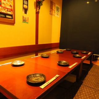 【掘りごたつ半個室席】仕切りがあるので、周りを気にせず楽しめます！足をのばしてくつろげるのも、掘りごたつの嬉しいポイント♪お仕事帰りや少人数宴会、女子会などにおすすめ★