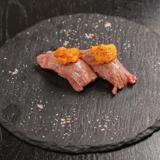 和牛ウニトロ握り (2貫)