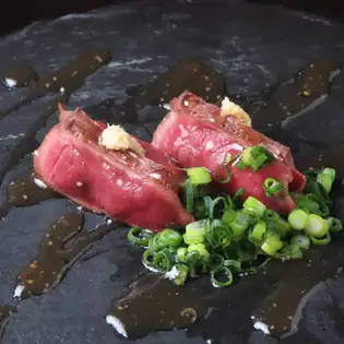 和牛ハツのたたき握り (2貫)