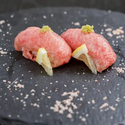 和牛たん握り (2貫)