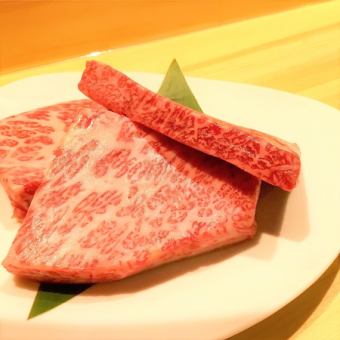 [Special item/Limited quantity] Yamagata Wagyu Sankaku Steak 70g
