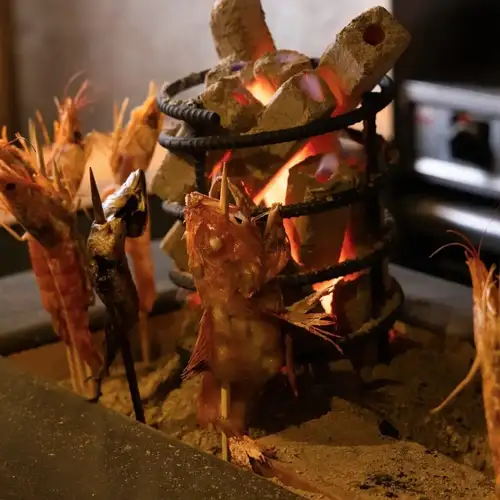 自慢の炉端焼きは種類豊富