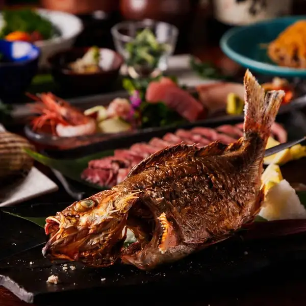 【3H飲放付】鯖文化干しや大山鶏など炉端焼き×鮮魚造りや天麩羅含む全9品『宵』5890円⇒5000円